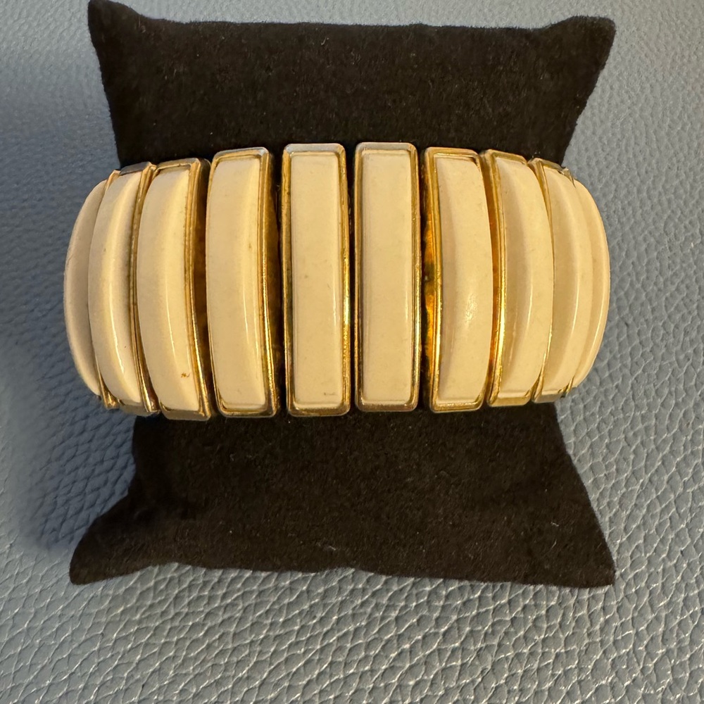 Vintage Arpeggio Lucite Expansion Bracelet: White & Gold Bangle, 1950s